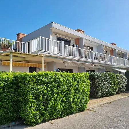 Apartment 4 Pers. Rdc, Terrasse Sud, 300m Et Commerces - Fr-1-388-205 *